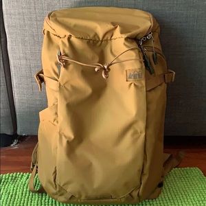 REI COOP RUCKPACK 18L